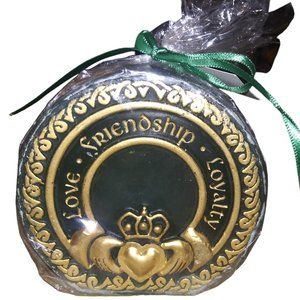 IRISH BLESSING CANDLE NEW 4"X4" CLADDAGH GREEN/GOLD NEW LOVE FRIENDSHIP LOYALTY